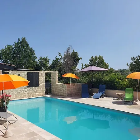 Holidayhomepoujol 4-5 Persons 別荘 Montfermier